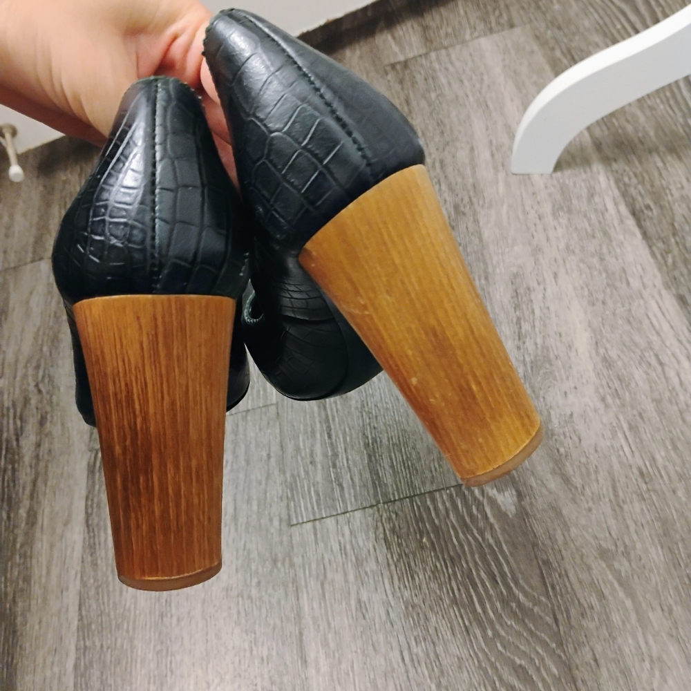 Yves Saint Laurent YSL Crocodile Texture Wood Block Heels Sz 38 - Picture 4 of 7